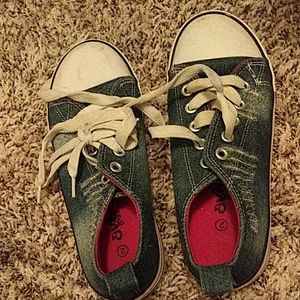 Jean tennis shoes
